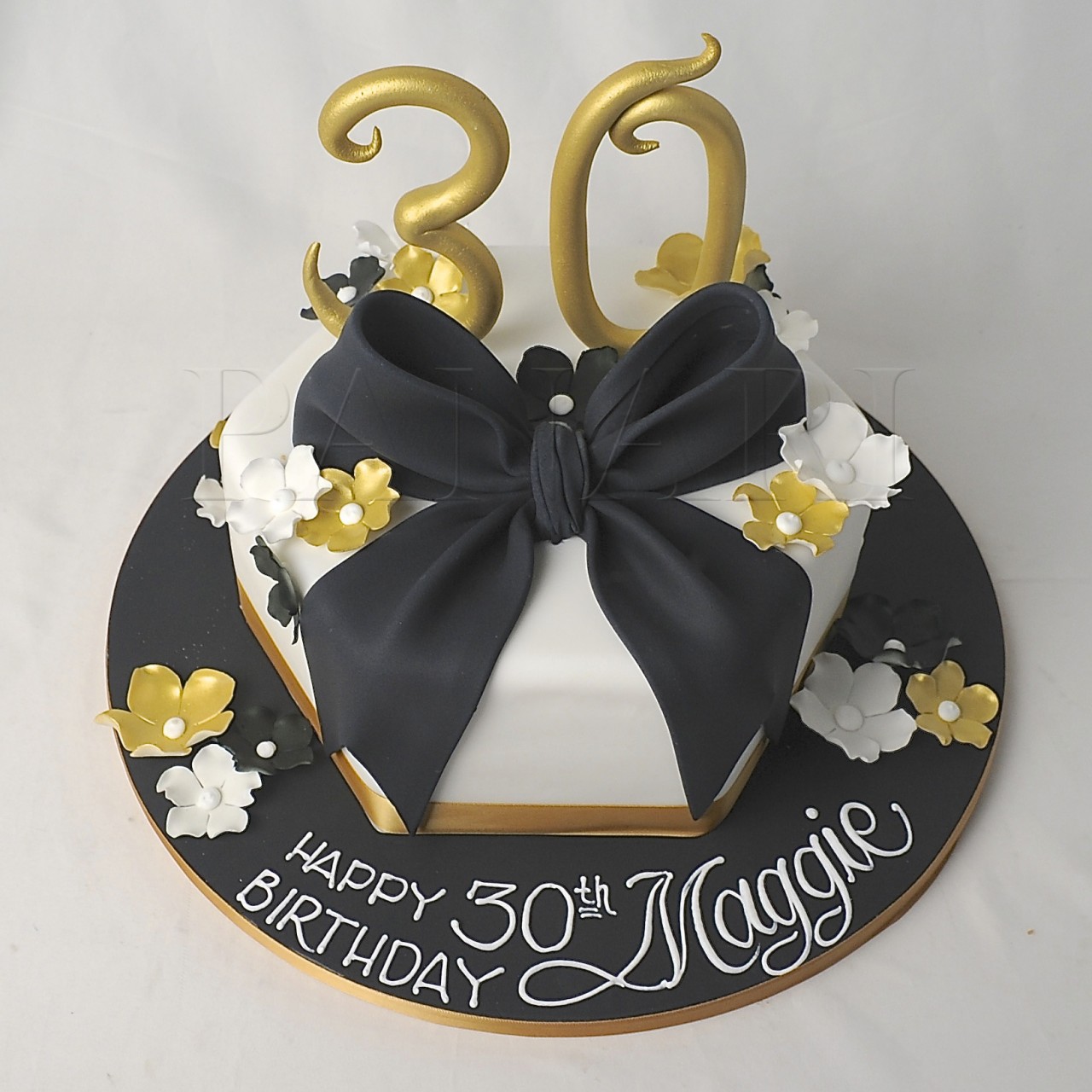 See..... Juliet Ibrahim Massive 30th Birthday Cake Made In ...