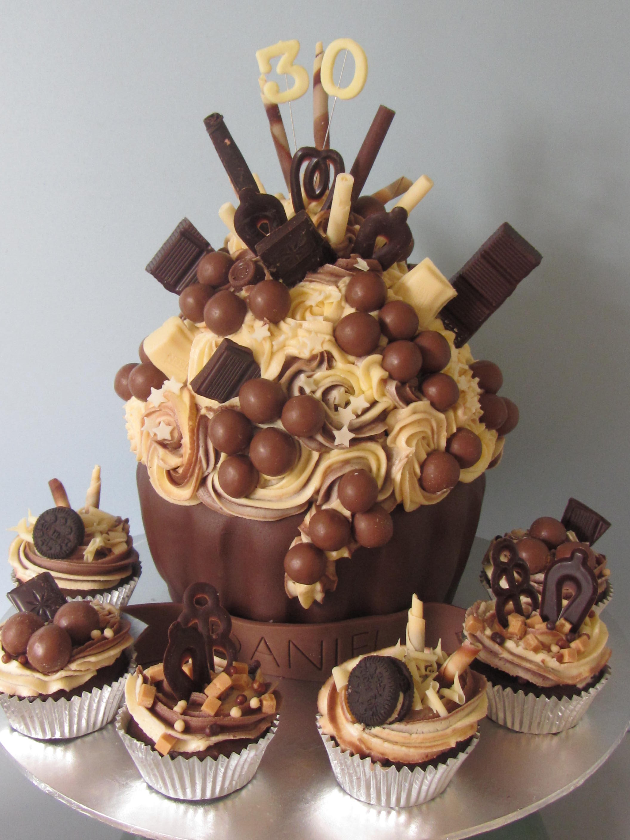 12 Chocolate Giant Cupcakes Photo Giant Chocolate Cupcake