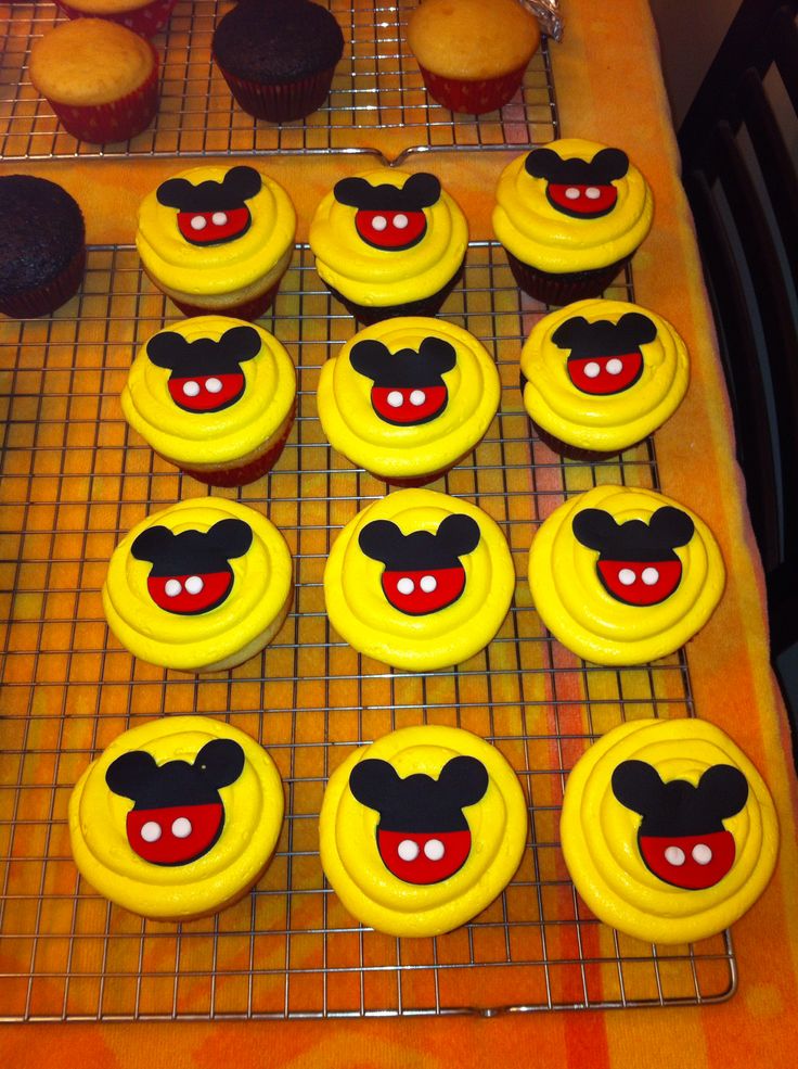 11 mickey mouse cake