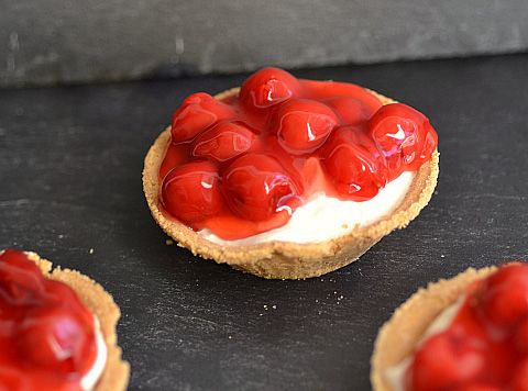 No-Bake Mini Cherry Cheesecakes No-Bake Mini Cherry Cheesecakes