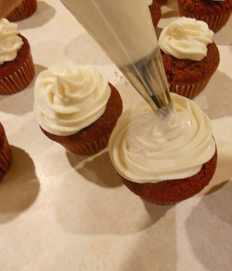 Red Velvet Cupcakes with Cream Cheese Frosting Red Velvet Cupcakes with Cream Cheese Frosting