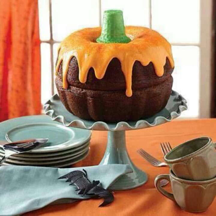 Halloween Pumpkin Bundt Cake