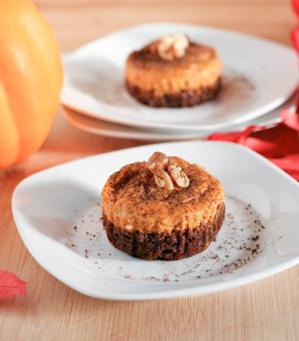 Mini Pumpkin Cheesecakes with Gingersnap Crusts Mini Pumpkin Cheesecakes with Gingersnap Crusts