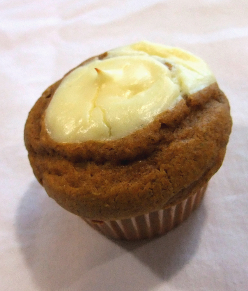 Pumpkin Cupcakes with Cream Cheese Filling Pumpkin Cupcakes with Cream Cheese Filling