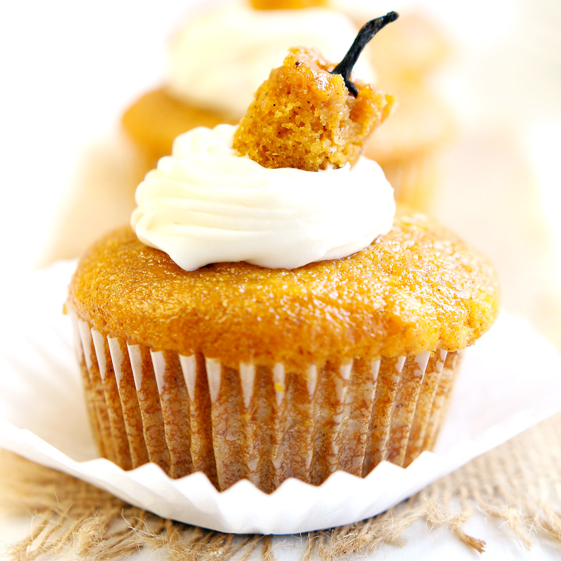 Pumpkin Cupcakes with Cream Cheese Filling Pumpkin Cupcakes with Cream Cheese Filling