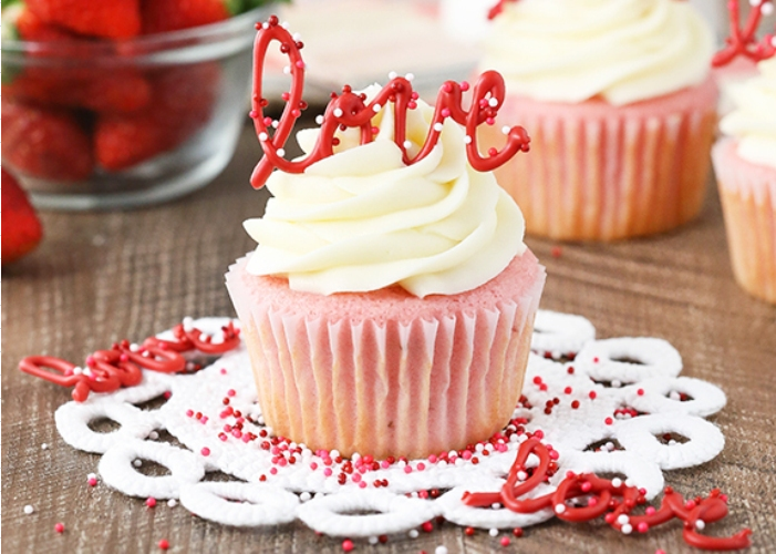 Strawberry Cupcakes with Cream Cheese Frosting Strawberry Cupcakes with Cream Cheese Frosting