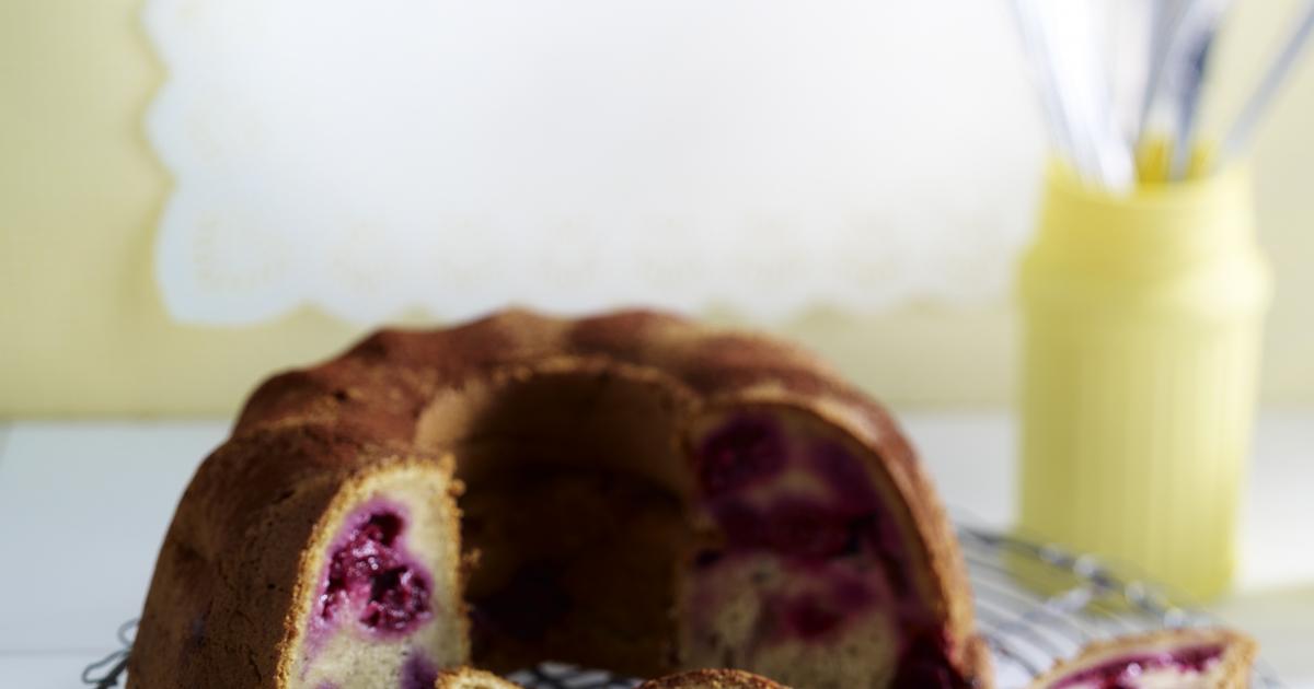 Banana Bundt Cake with Cream Cheese