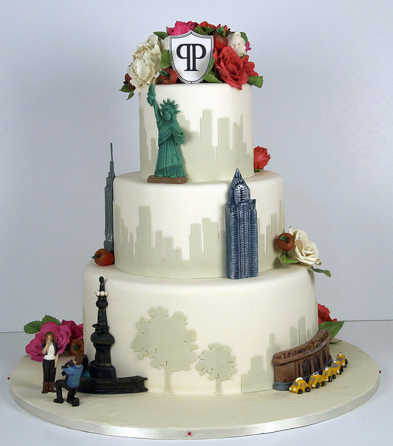 10 Photos of NYC Engagement Cakes