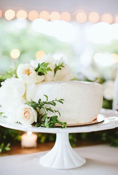 One Tier Wedding Cake with Flowers One Tier Wedding Cake with Flowers