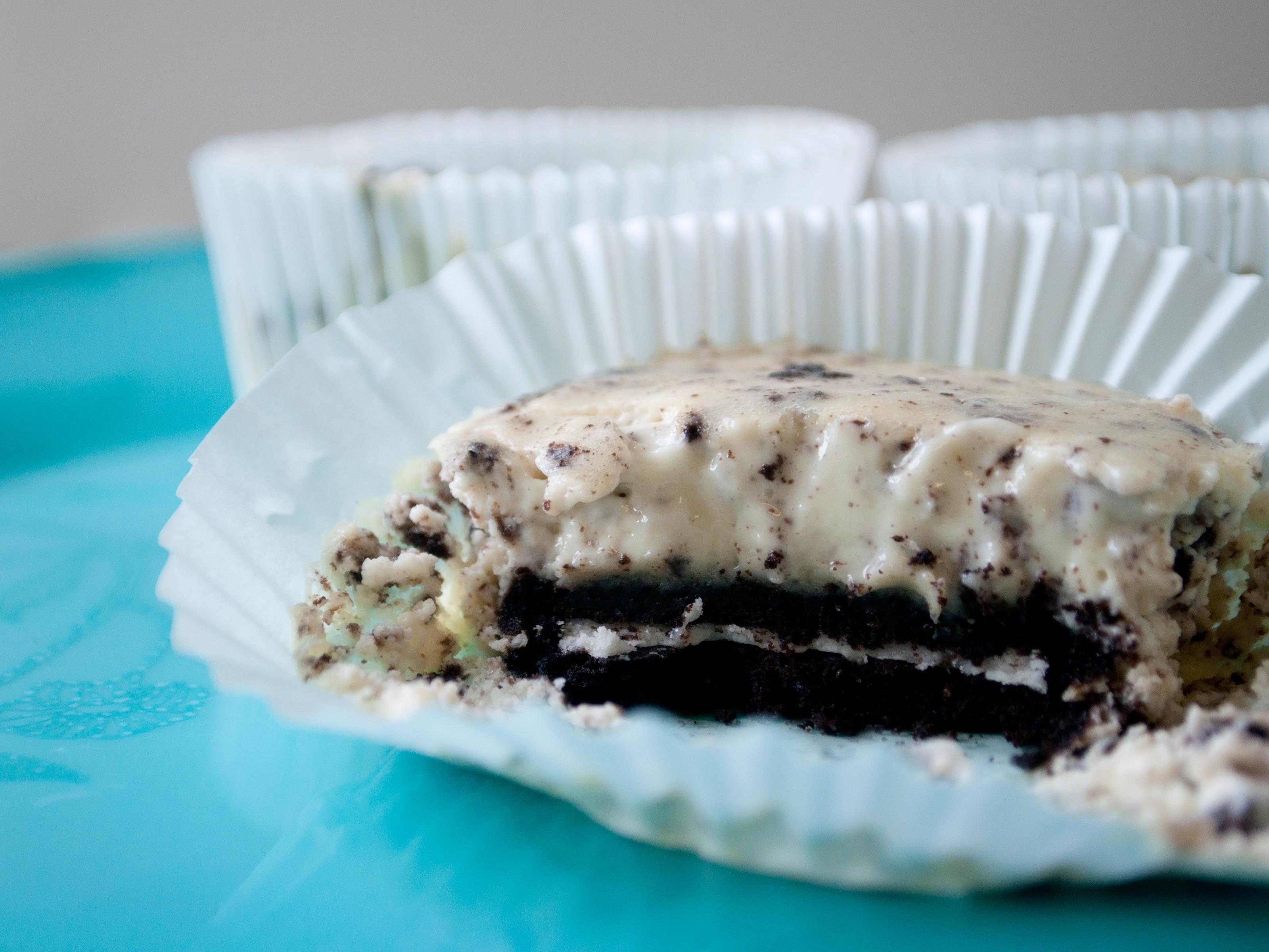 Oreo Cookie Mini Cheesecakes Oreo Cookie Mini Cheesecakes