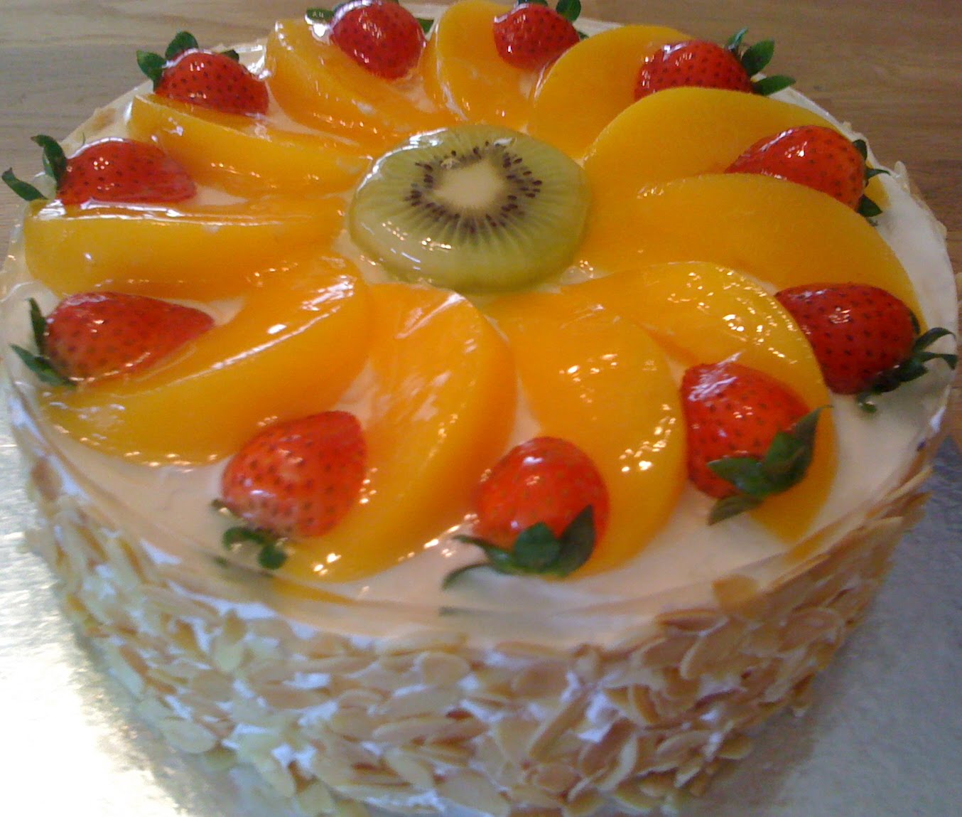 Decorating Cake with Fruit Decorating Cake with Fruit