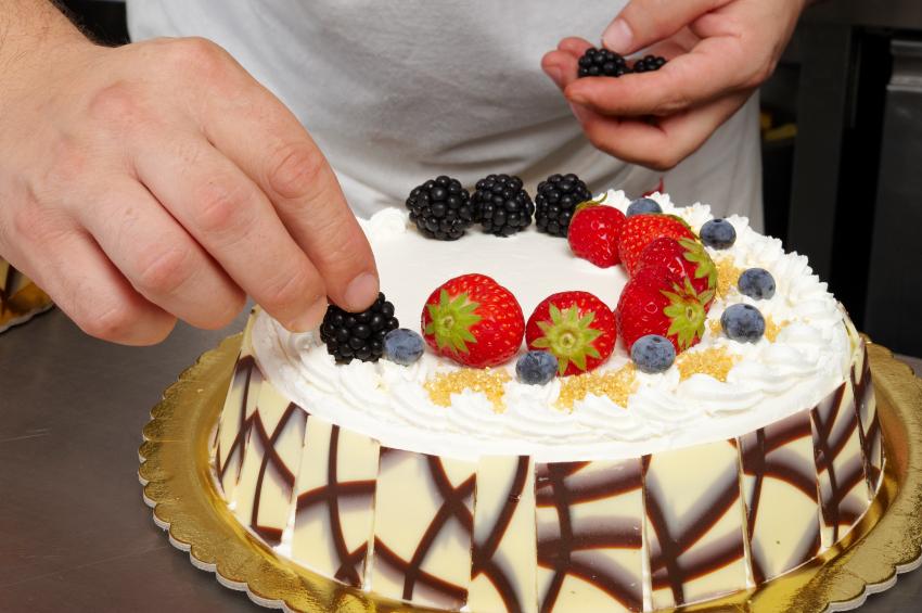 Decorating Cake with Fruit Decorating Cake with Fruit