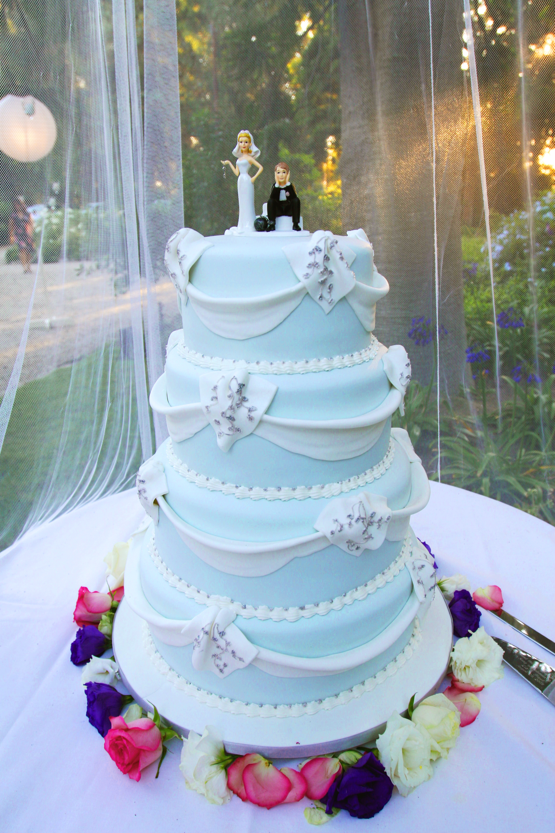 12 wedding cakes with
