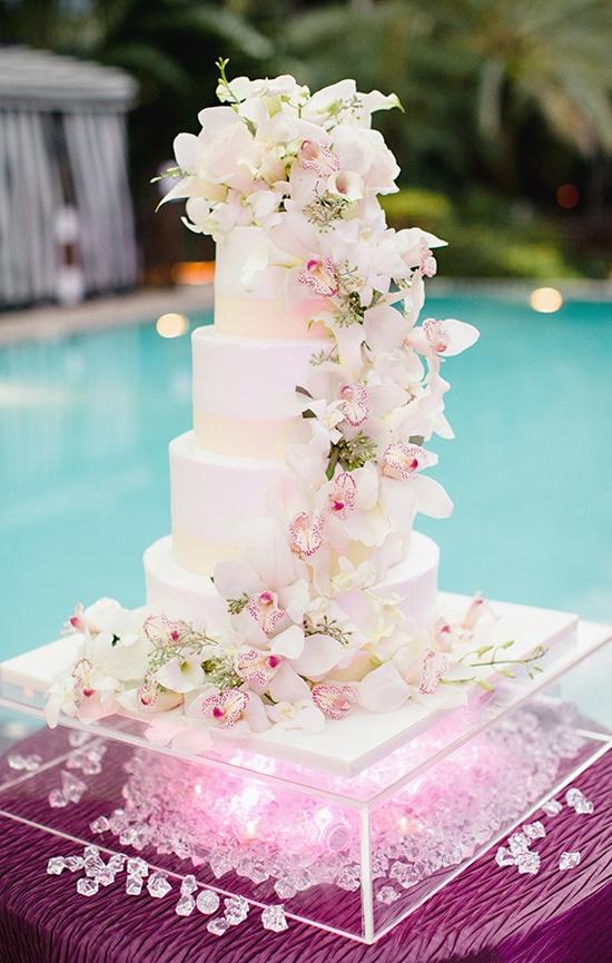 13 Photos of Engagement Cakes Beautifully Decorated