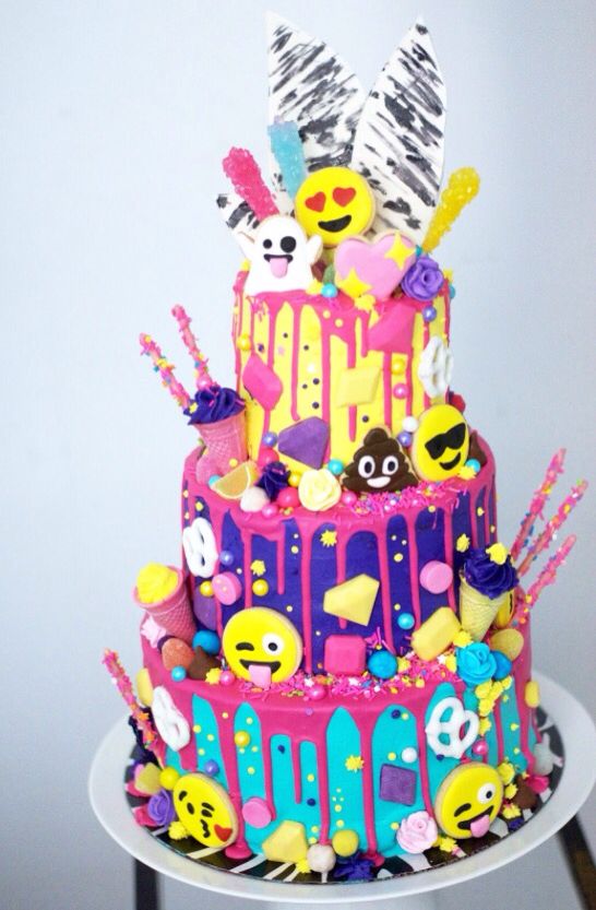 10 emoji cakes for