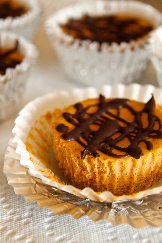Mini Cheesecakes with Graham Cracker Crust Mini Cheesecakes with Graham Cracker Crust