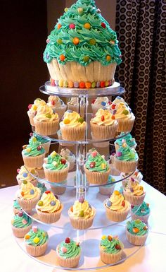 Thanksgiving Giant Cupcake Cake Thanksgiving Giant Cupcake Cake