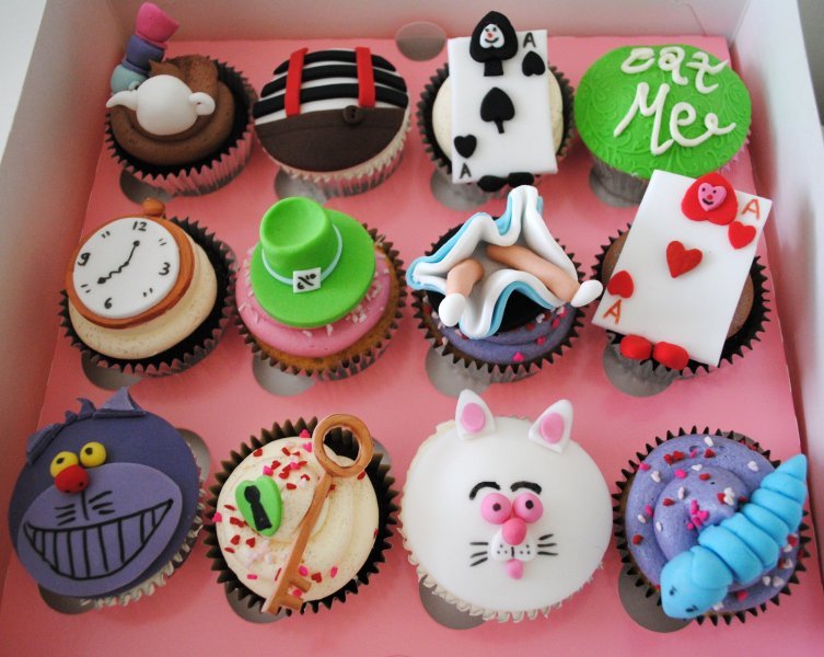 Alice and Wonderland Cupcakes