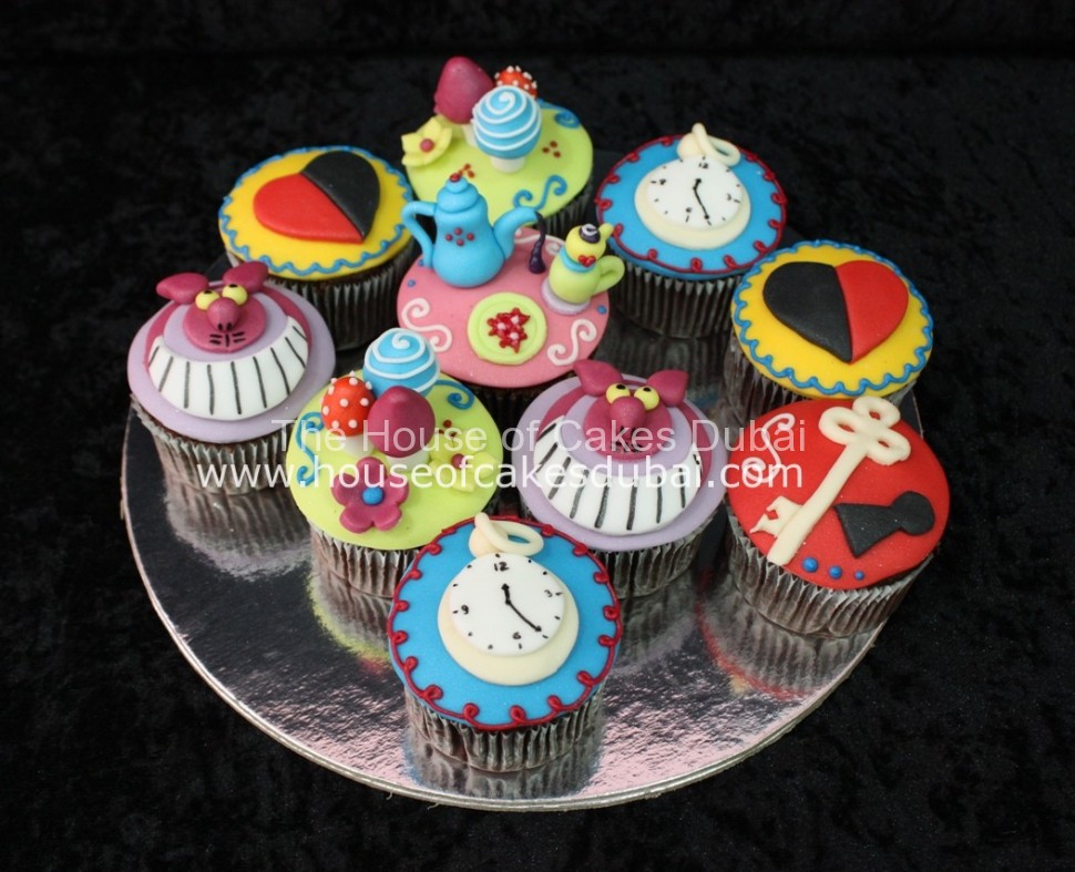 Alice in Wonderland Cupcake Cake