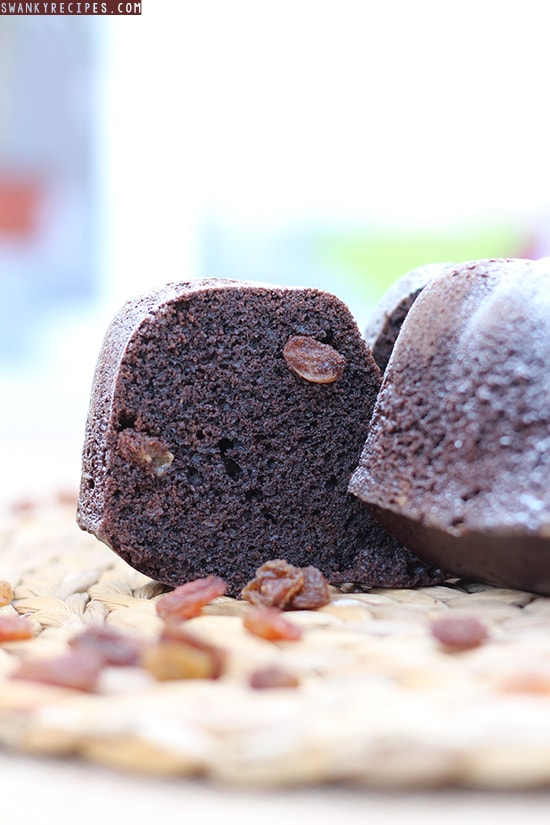 Bundt Cakes with Strawberries and Chocolate