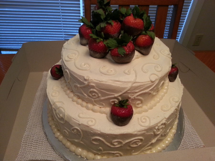 Wedding Cake with Chocolate Covered Strawberries Wedding Cake with Chocolate Covered Strawberries