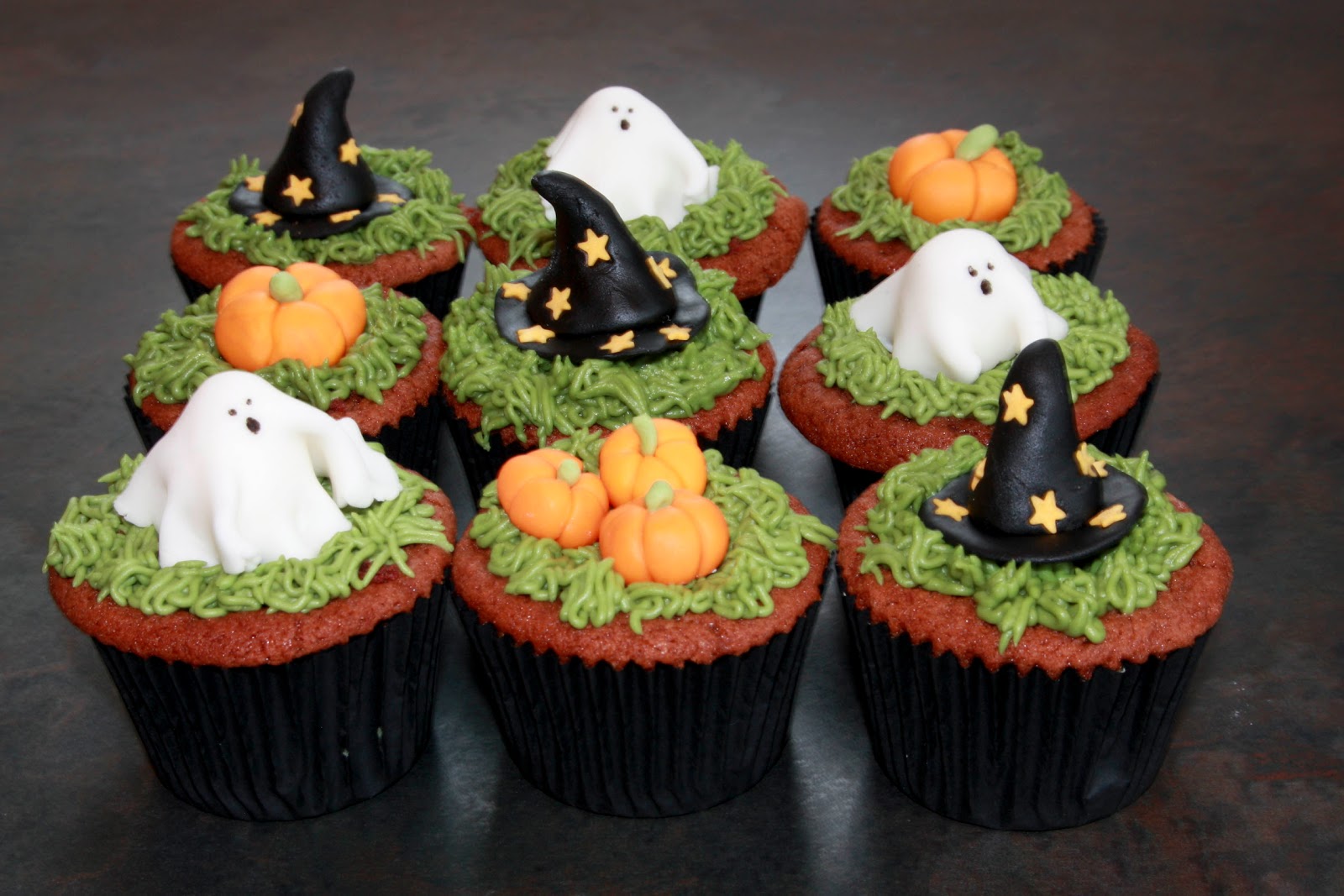 Halloween Red Velvet Cake & Cupcakes.