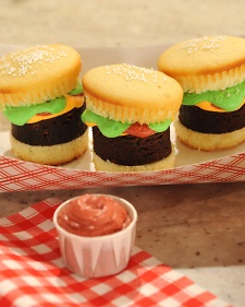 Hamburger Cupcakes and Fries Cake Hamburger Cupcakes and Fries Cake