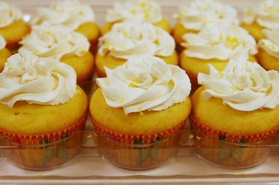 Lemon Cupcakes with Cheesecake Filling Lemon Cupcakes with Cheesecake Filling