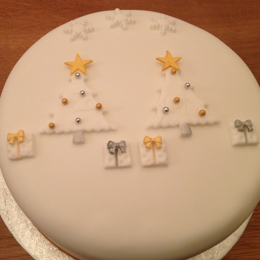 Simple Christmas Cake Decoration Simple Christmas Cake Decoration