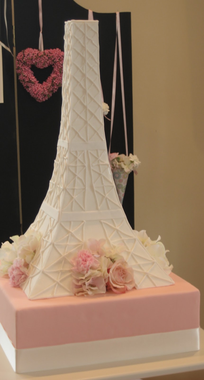 10 Photos of Paris Theme Bridal Cakes