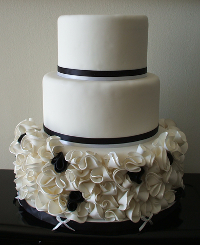 Black and White Wedding Cakes with Bling Black and White Wedding Cakes with Bling