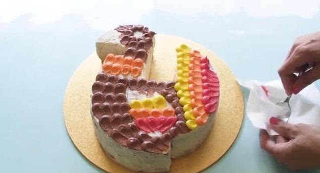 Easy Turkey Shaped Cake Easy Turkey Shaped Cake