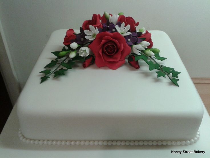 Single Layer Wedding Cake with Red Roses Single Layer Wedding Cake with Red Roses