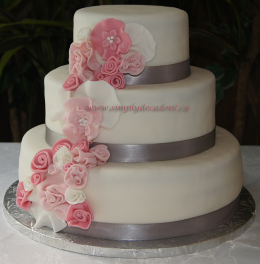 3 Tier Fondant Wedding Cake 3 Tier Fondant Wedding Cake