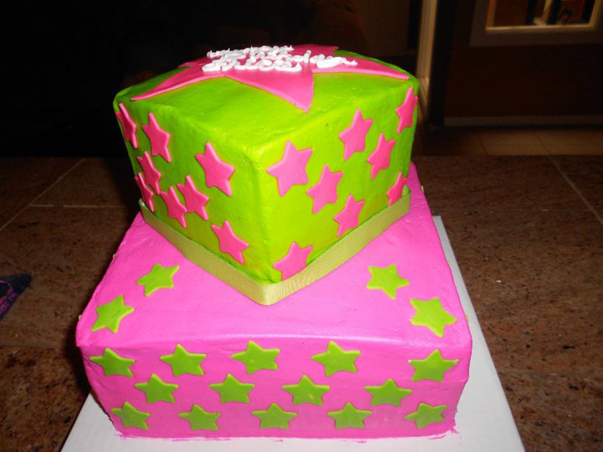 6 buttercream birthday cakes