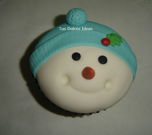 Snowman Cupcakes with Fondant Snowman Cupcakes with Fondant