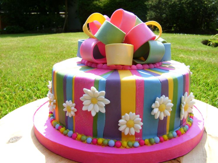 6 Photos of Funky Fondant Cakes 6 Photos of Funky Fondant Cakes