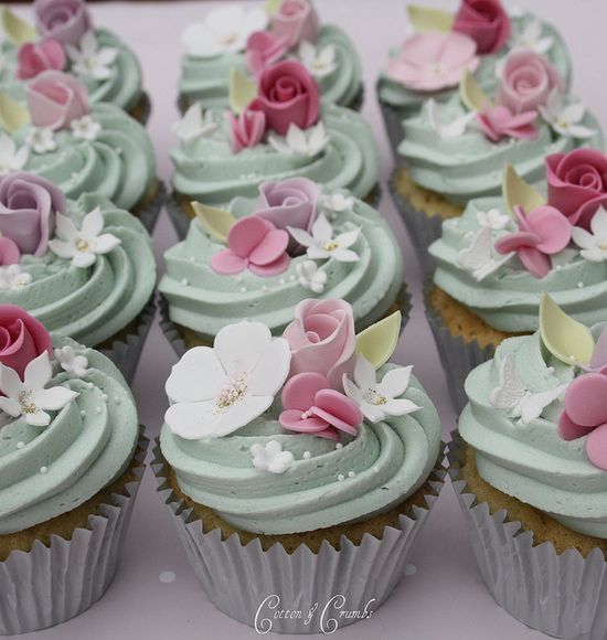 Cupcakes with Flowers Cupcakes with Flowers
