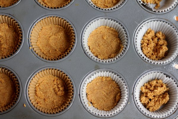 Mini Pumpkin Cheesecakes in Muffin Tins Mini Pumpkin Cheesecakes in Muffin Tins