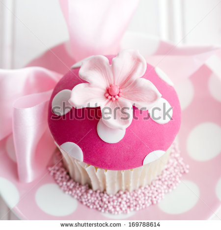 Pink Flower Cupcakes with Fondant Pink Flower Cupcakes with Fondant