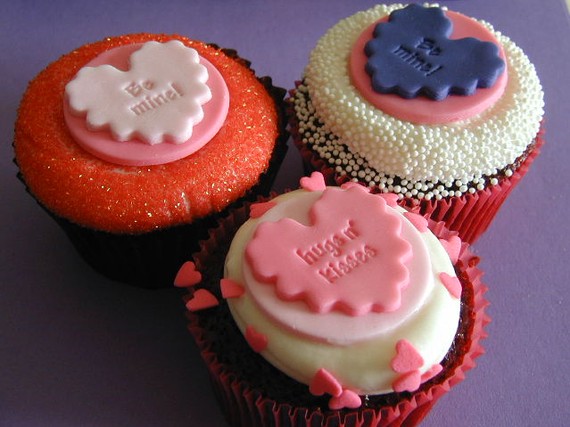 Valentine's Day Cupcake Cakes with Fondant Hearts Valentine's Day Cupcake Cakes with Fondant Hearts
