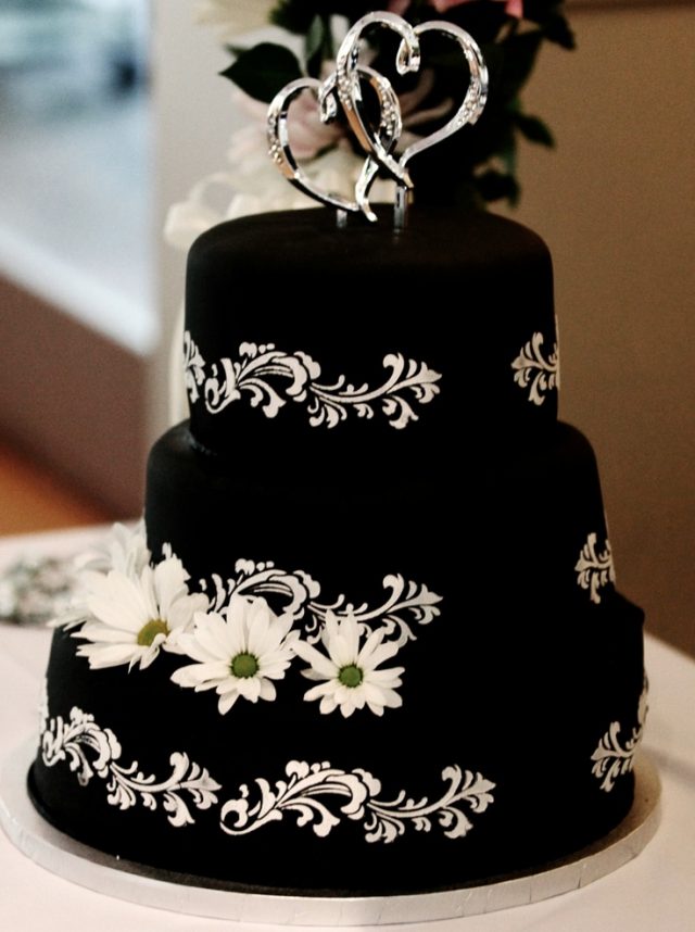 Black and White Fondant Wedding Cake Black and White Fondant Wedding Cake
