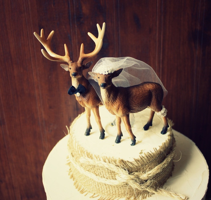 13 deer wedding cake
