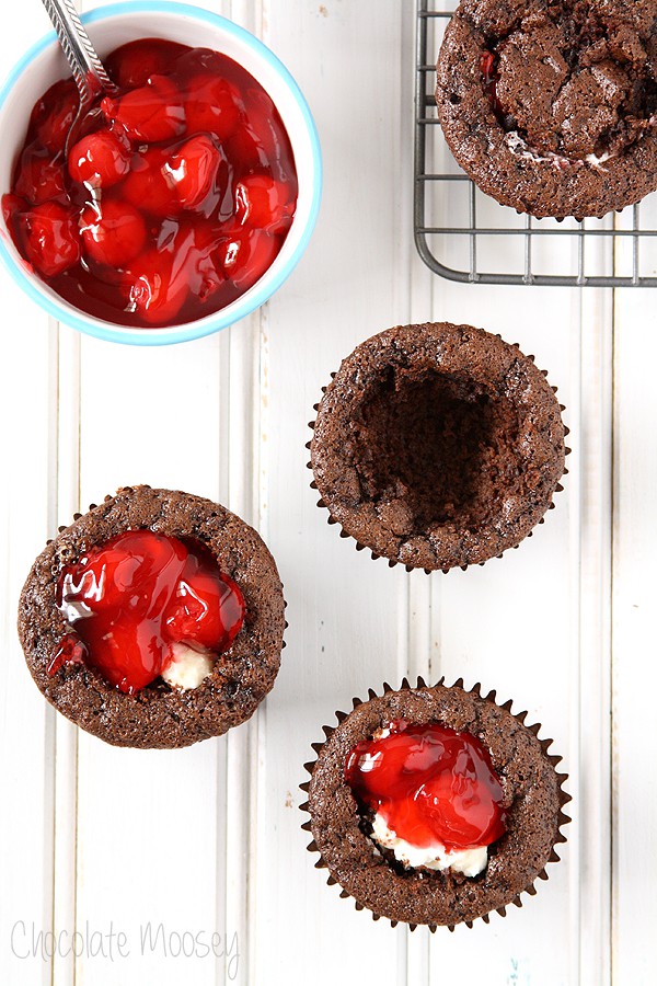 Cherry Cheesecake Stuffed Cupcakes Cherry Cheesecake Stuffed Cupcakes