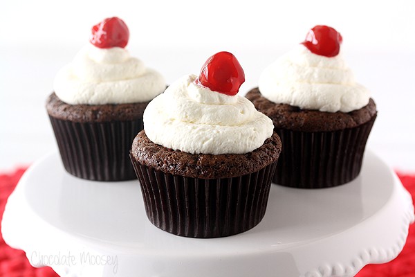 Cherry Cheesecake Stuffed Cupcakes Cherry Cheesecake Stuffed Cupcakes