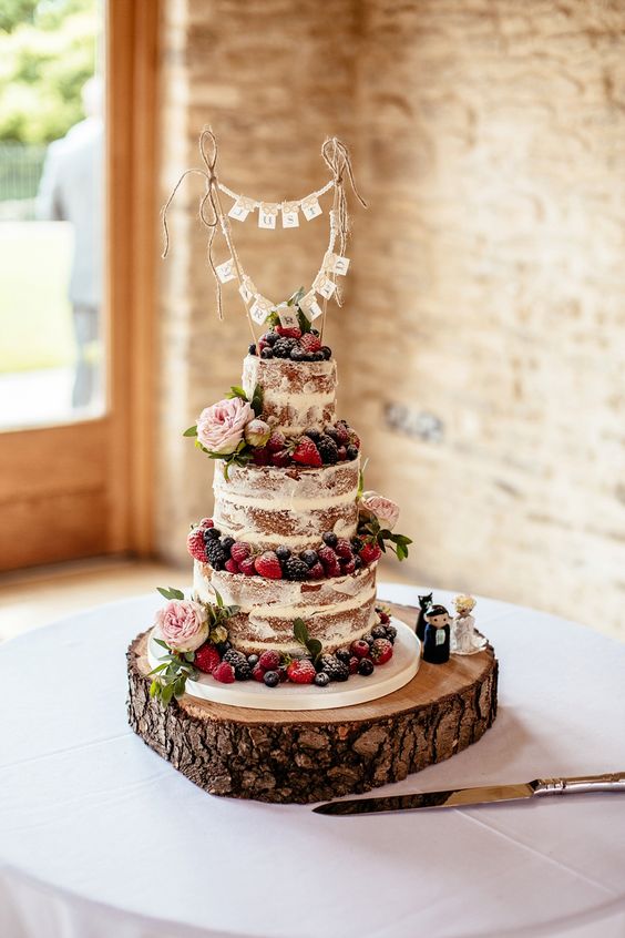 8 Photos of Elegant Wedding Cakes With Flowers And Fruit