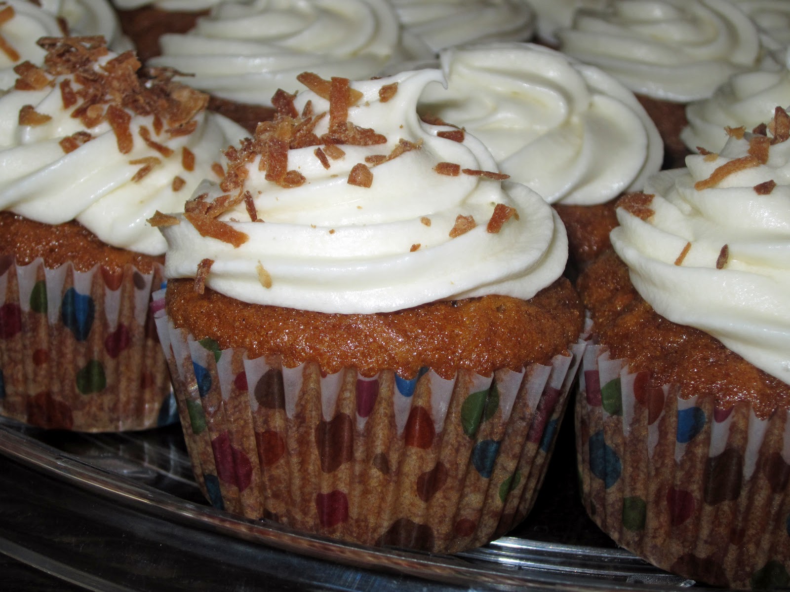 Carrot Cupcakes with Cream Cheese Filling Carrot Cupcakes with Cream Cheese Filling