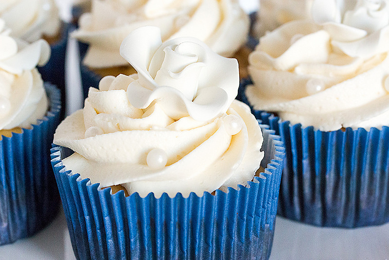 Elegant Bridal Shower Cupcakes Elegant Bridal Shower Cupcakes