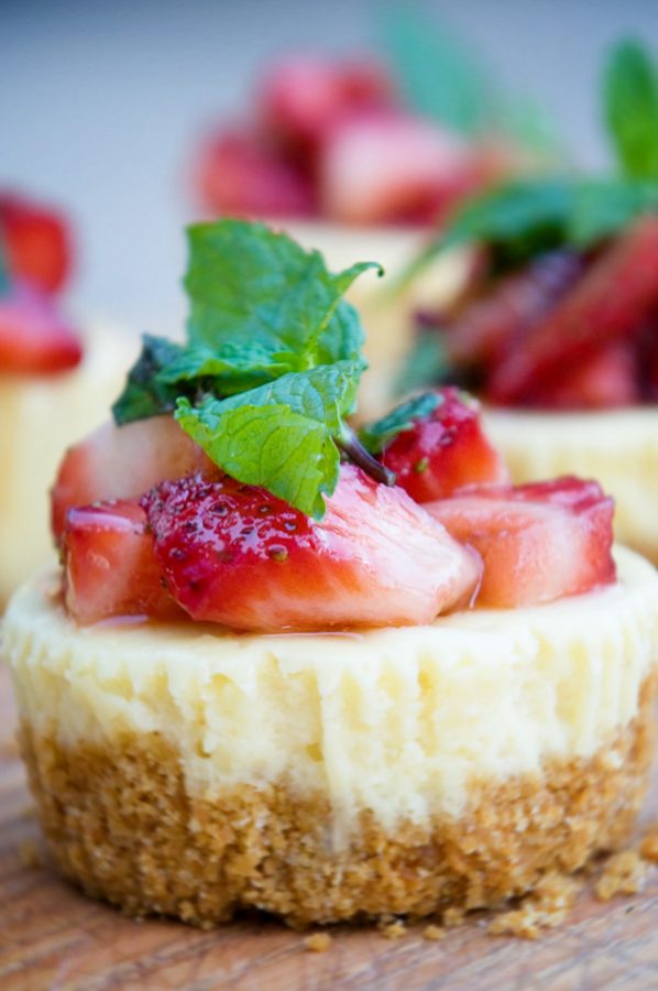 Mini Cheesecake with Strawberry Topping Recipe Mini Cheesecake with Strawberry Topping Recipe