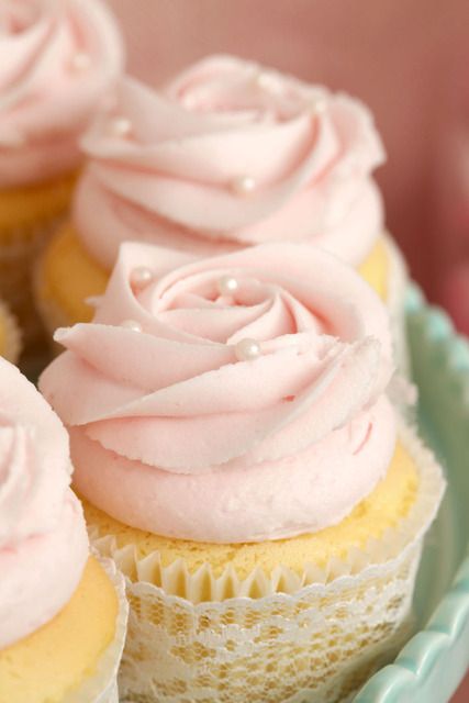 Pink Cupcakes with Pearls and Roses Pink Cupcakes with Pearls and Roses